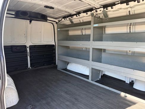 Used 2017 Chevrolet Express 2500 RWD image 30