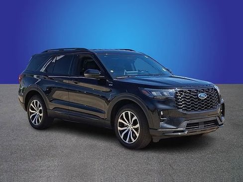 Used 2025 Ford Explorer ST-Line AWD/4WD image 3