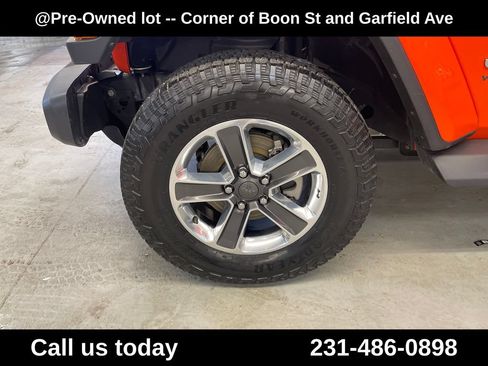 Used 2018 Jeep Wrangler Unlimited Sahara AWD/4WD image 5