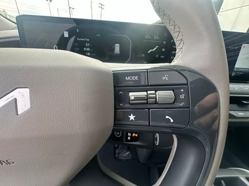 Used 2025 Kia EV9 Wind image 28