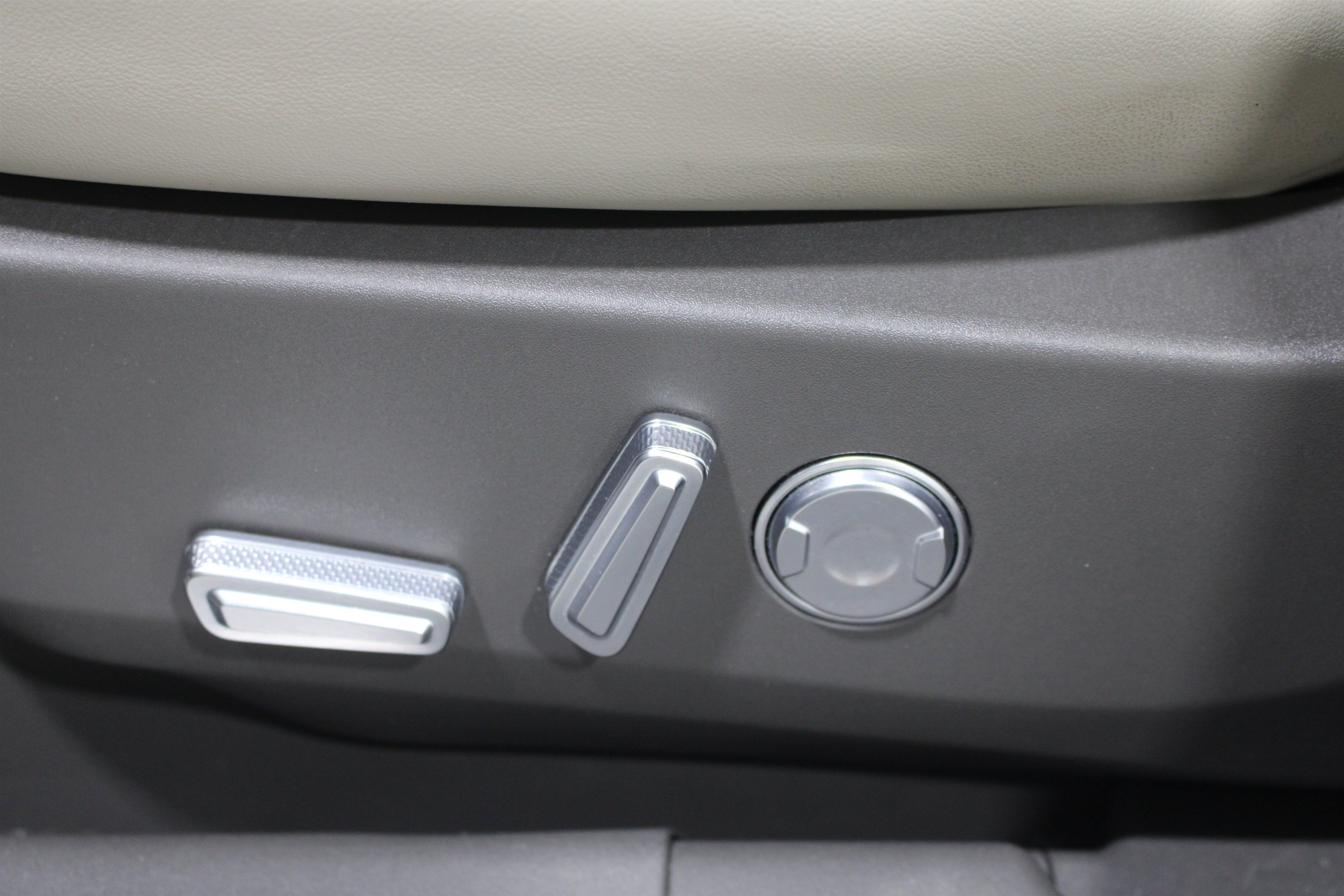 Used 2024 Lincoln Nautilus Reserve AWD/4WD image 5
