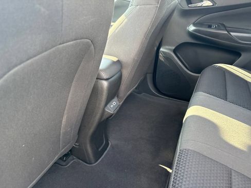 Used 2023 Chevrolet Bolt EUV LT FWD image 25