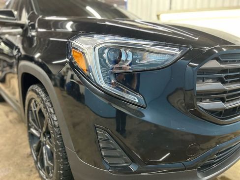 Used 2021 GMC Terrain SLE w/ Driver Convenience Package image 2