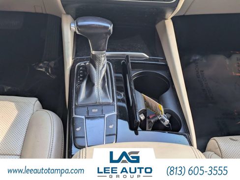 Used 2017 Kia Cadenza Premium w/ Luxury Package FWD image 17