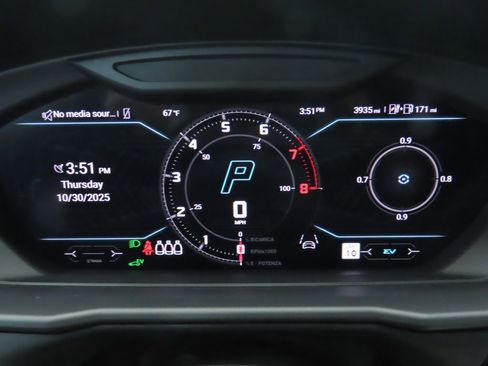 Used 2025 Lamborghini Urus SE image 35