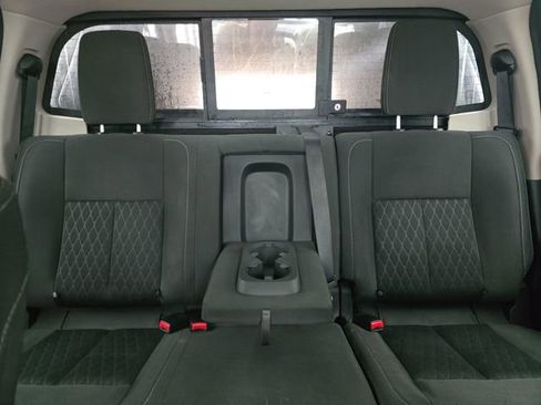 Used 2017 Nissan Titan SV image 36