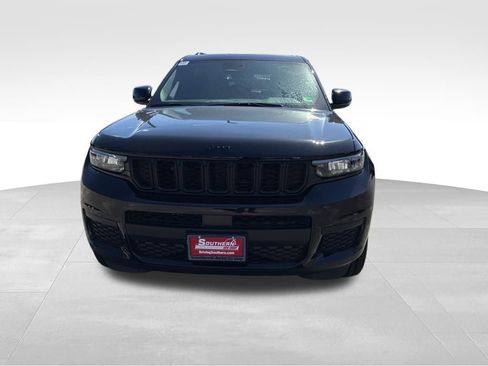 New 2025 Jeep Grand Cherokee L Altitude image 9