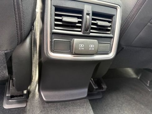 Used 2019 Subaru Forester Premium AWD/4WD image 30
