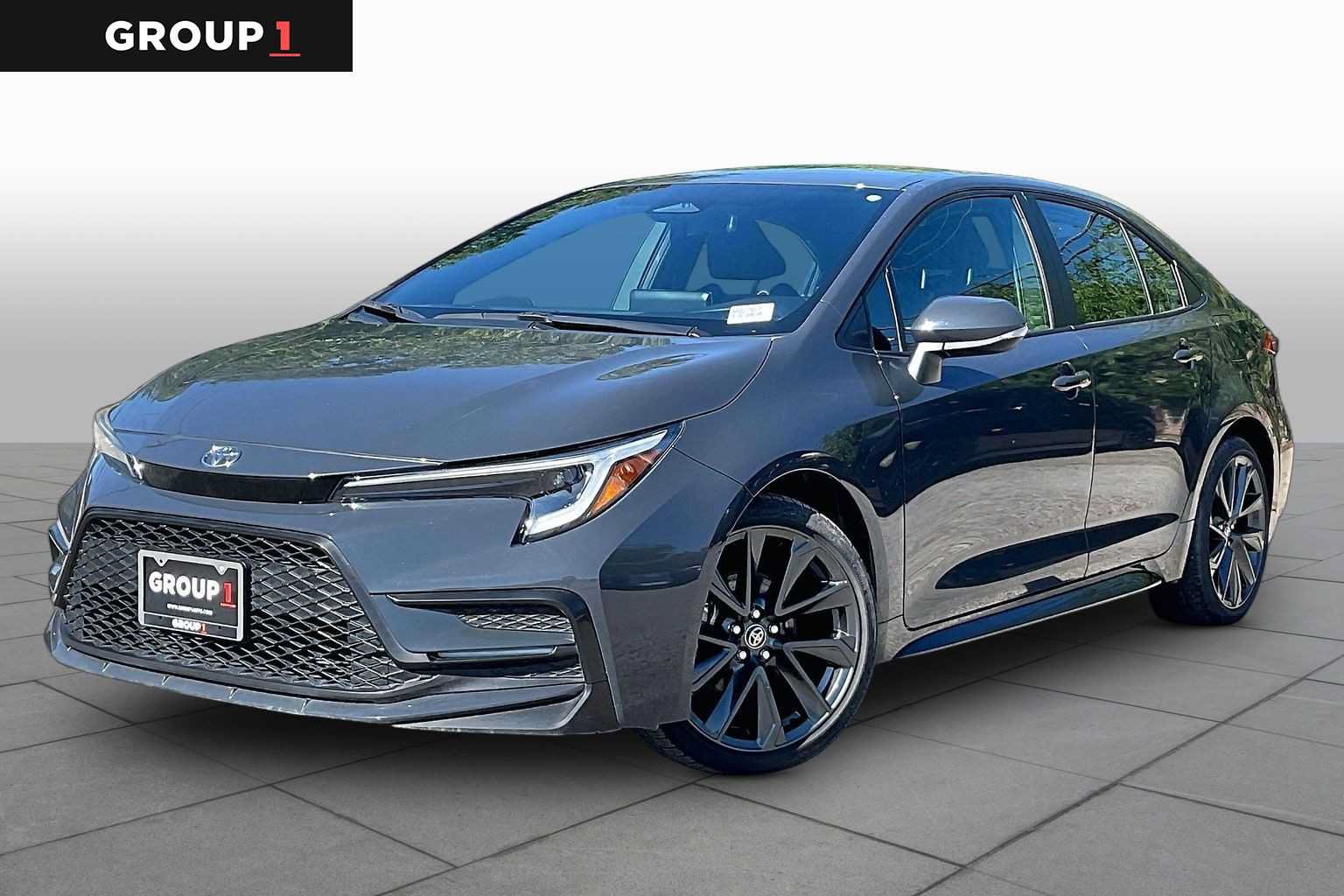 Used 2025 Toyota Corolla SE FWD image 1
