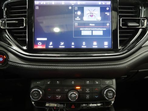 Used 2022 Dodge Durango SRT w/ Technology Group AWD/4WD image 21