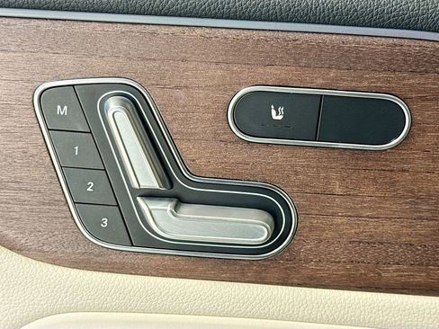 Used 2023 Mercedes-Benz EQB 300 4MATIC image 25