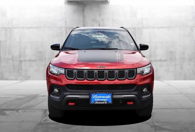 Used 2025 Jeep Compass Trailhawk AWD/4WD image 4