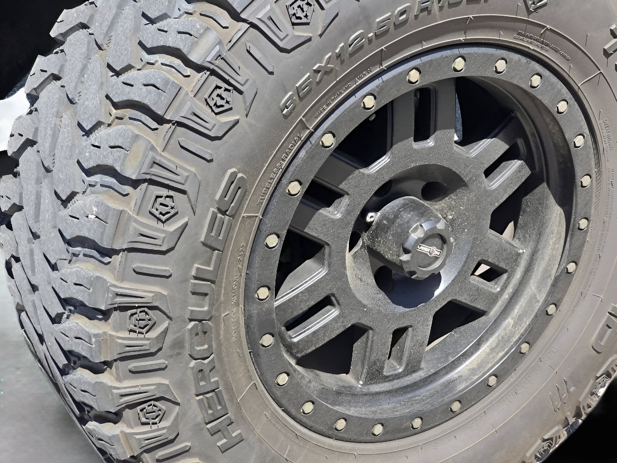 Used 2018 Jeep Wrangler Unlimited Sahara AWD/4WD image 17
