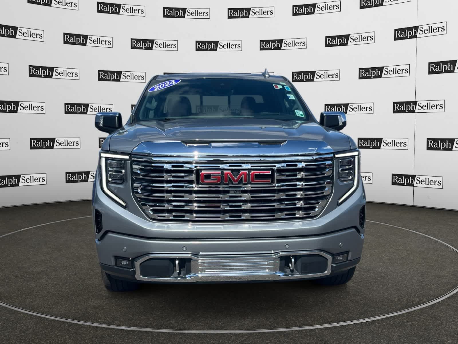 Used 2024 GMC Sierra 1500 Denali w/ Technology Package AWD/4WD image 8