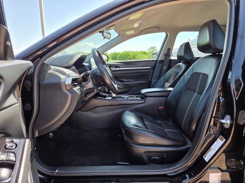 Used 2024 Nissan Altima 2.5 SR FWD image 13