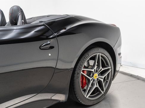 Used 2017 Ferrari California T RWD image 25