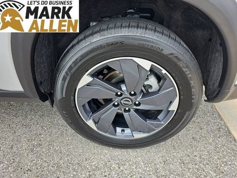 Used 2025 Nissan Rogue SV FWD image 32