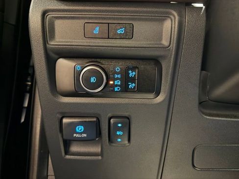 Used 2024 Ford Expedition Limited image 39