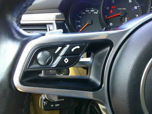 Used 2017 Porsche Macan AWD/4WD image 86