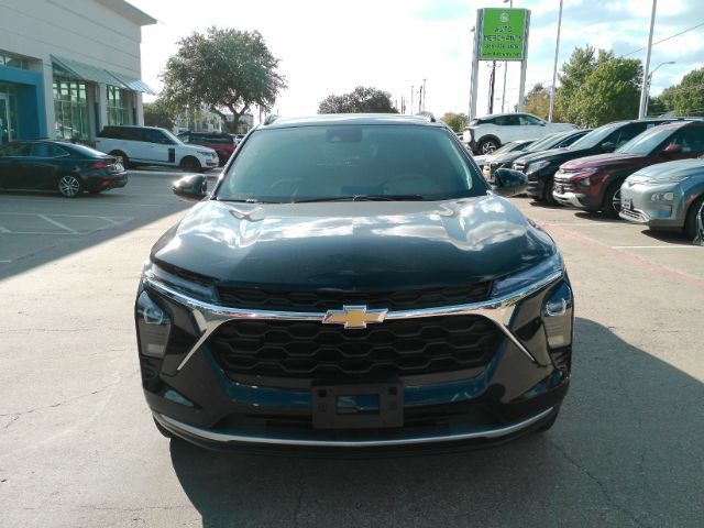 Used 2026 Chevrolet Trax LT w/ Sunroof Package FWD image 3