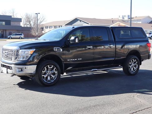 Used 2017 Nissan Titan SV image 10