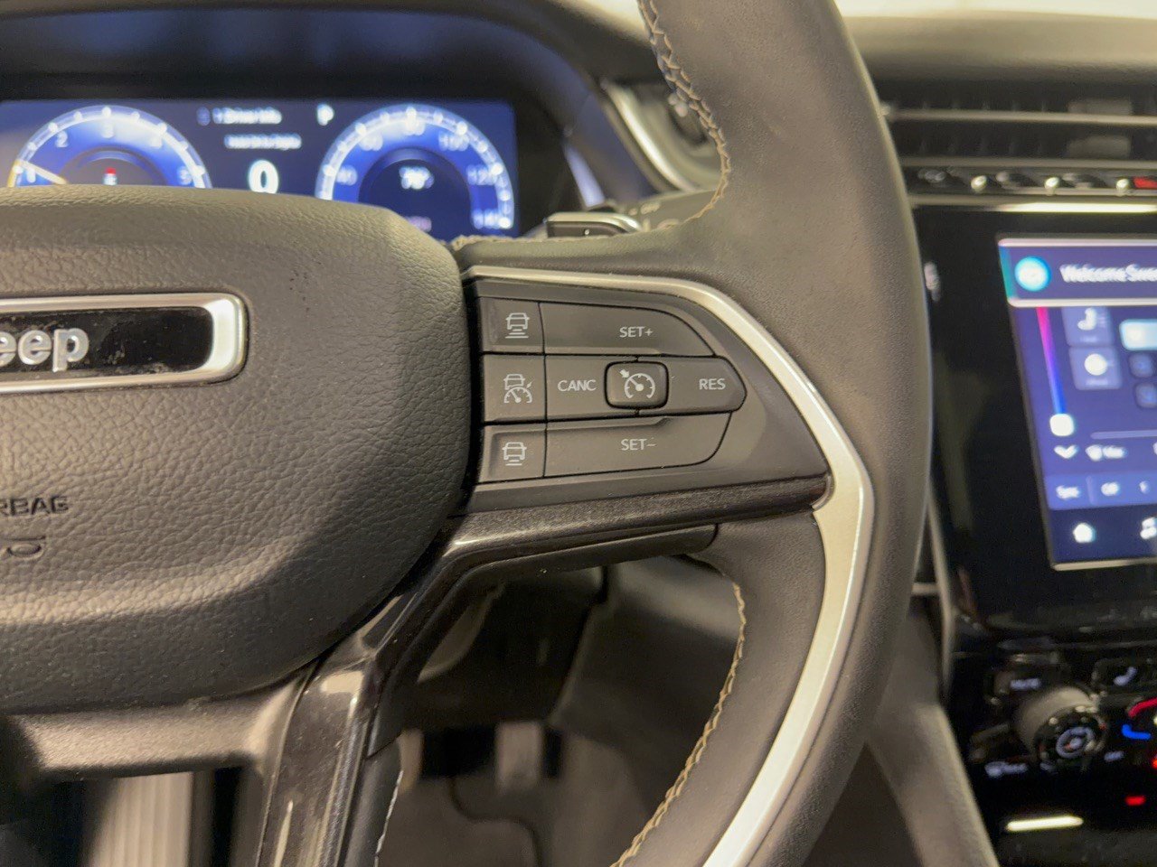 Used 2023 Jeep Grand Cherokee Altitude AWD/4WD image 19