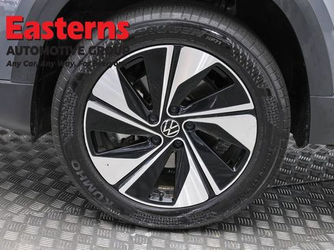 Used 2025 Volkswagen Taos SE AWD/4WD image 31