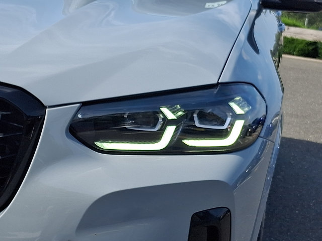 Used 2024 BMW X4 xDrive30i w/ M Sport Package AWD/4WD image 9