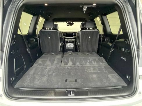 Used 2022 Jeep Wagoneer Series III AWD/4WD image 34