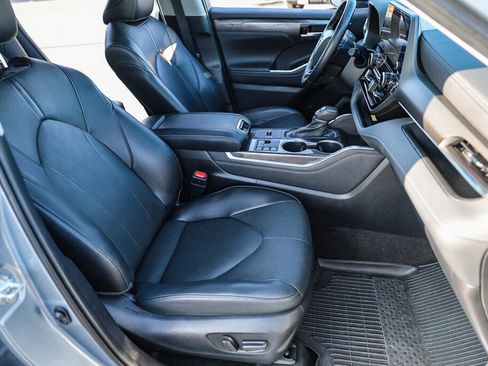 Used 2023 Toyota Highlander Limited image 10