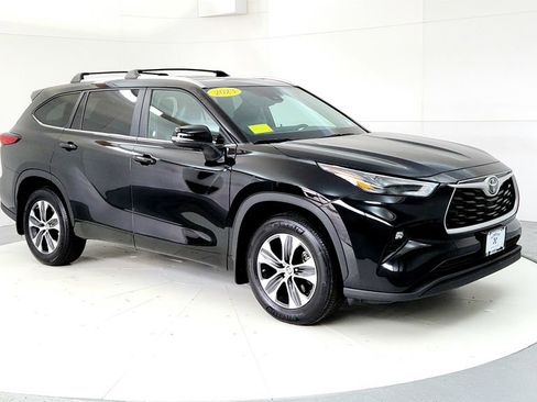 Used 2023 Toyota Highlander XLE AWD/4WD image 7
