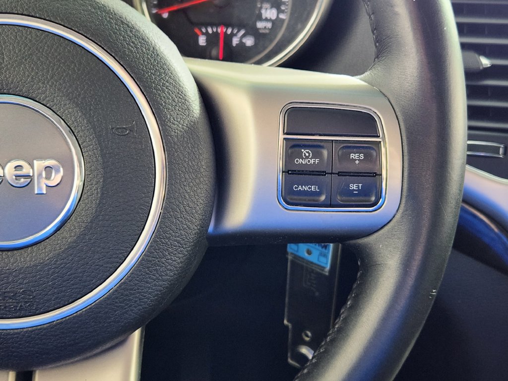 Used 2012 Jeep Grand Cherokee Laredo w/ Laredo E Group AWD/4WD image 20