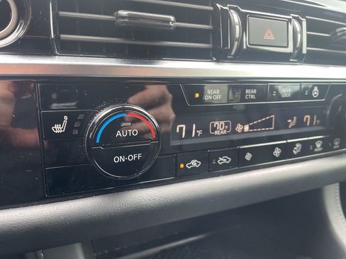 Used 2024 Nissan Pathfinder SL w/ SL Premium Package AWD/4WD image 17