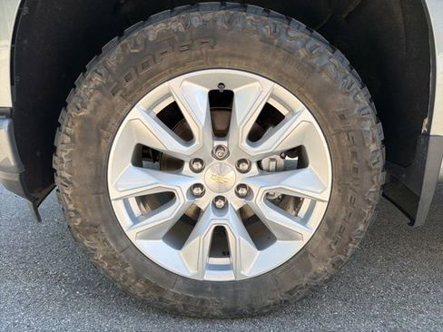 Used 2021 Chevrolet Silverado 1500 Custom AWD/4WD image 9