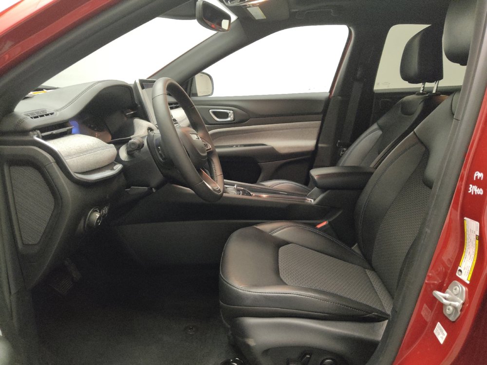 Used 2025 Jeep Compass Latitude w/ Sun & Sound Group AWD/4WD image 17