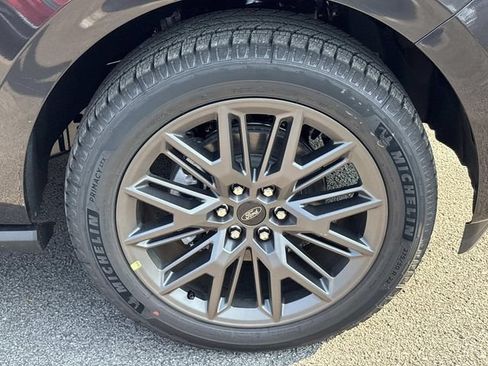 New 2027 Ford Expedition Platinum w/ Stealth Appearance Package AWD/4WD image 9
