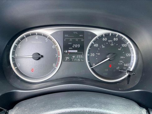 Used 2020 Nissan Kicks S image 21