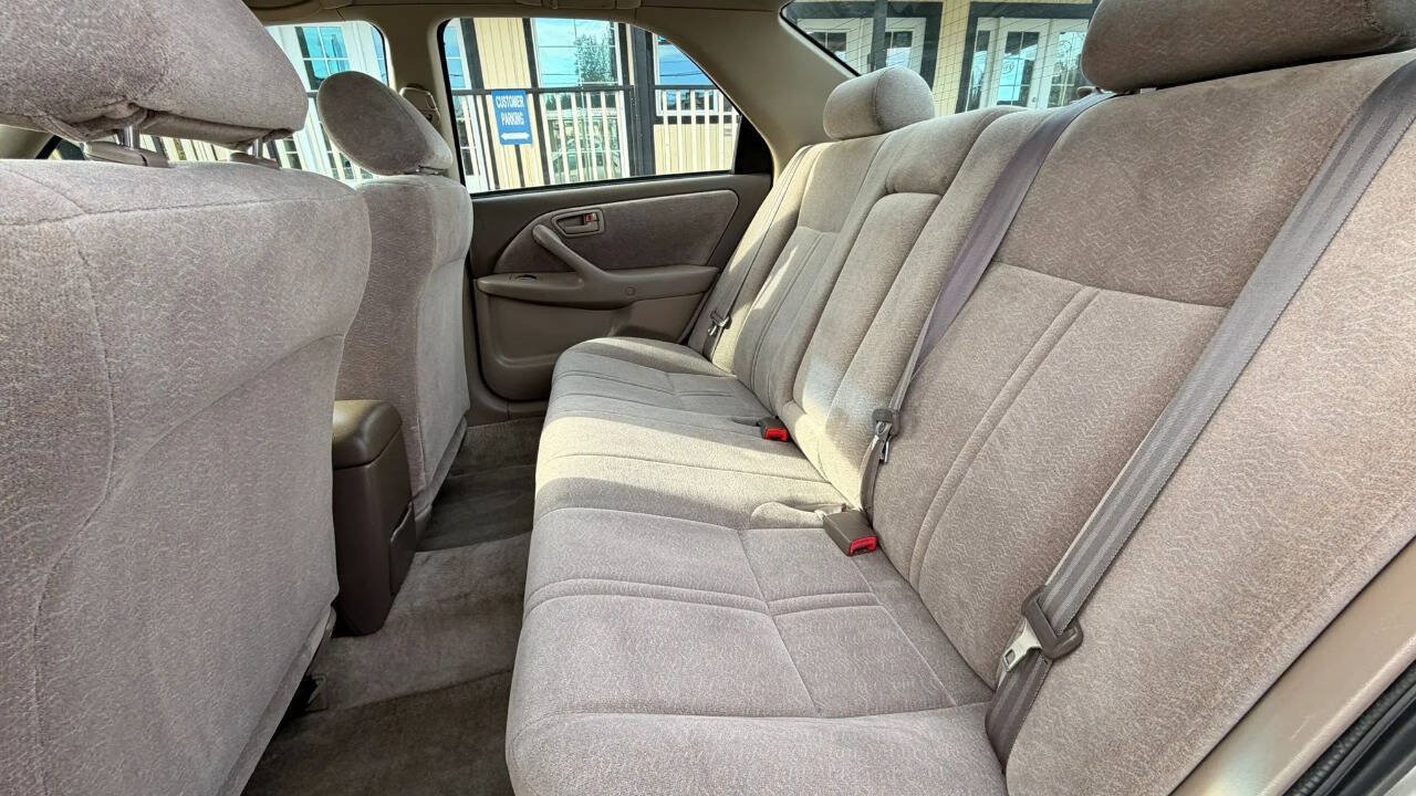 Used 1999 Toyota Camry LE w/ Value Pkg FWD image 18