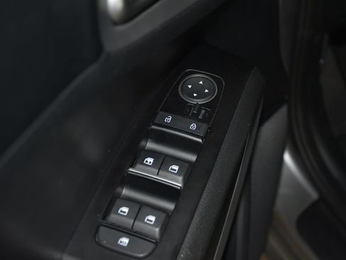 Used 2025 Kia Soul LX w/ LX Technology Package FWD image 24
