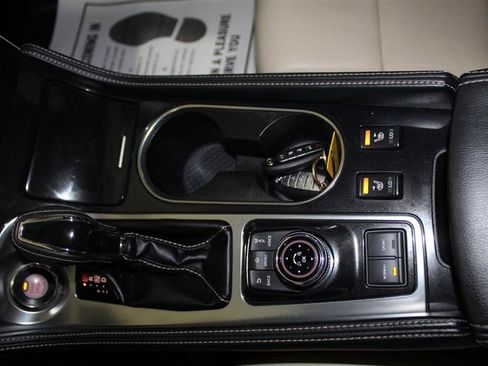 Used 2016 Nissan Maxima 3.5 SV FWD image 22