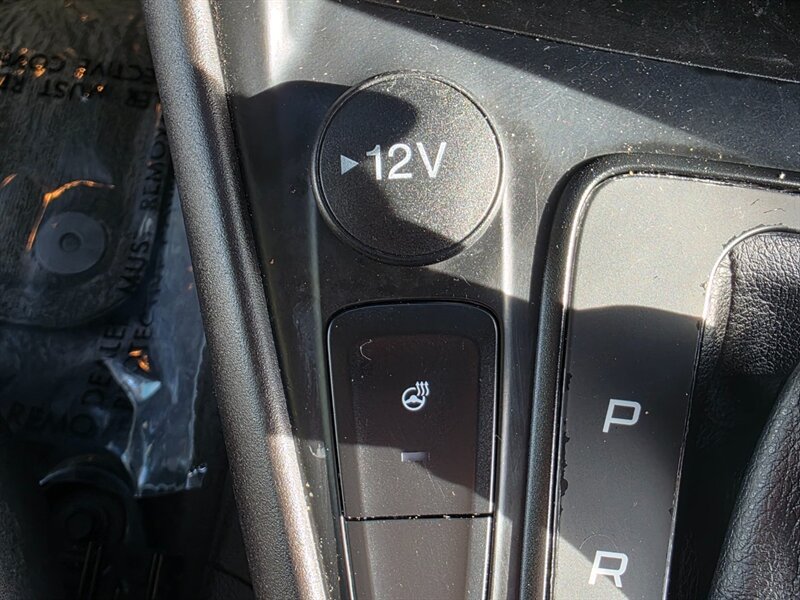 Used 2018 Ford Focus SE w/ Cold Weather Package FWD image 19