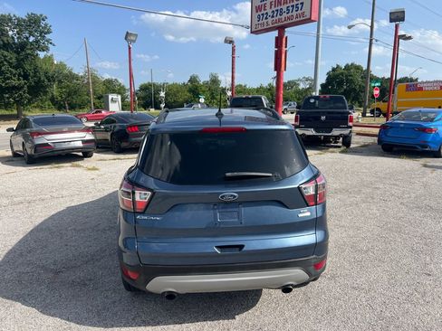 Used 2018 Ford Escape SE w/ SE Sync 3 Package FWD image 6