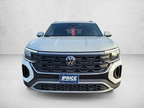 Used 2025 Volkswagen Atlas Cross Sport SE FWD image 2
