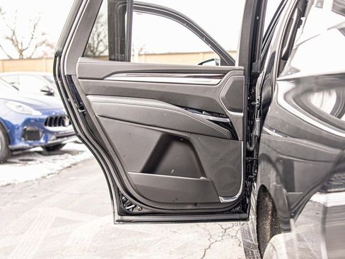 Used 2025 Cadillac Escalade Luxury image 36