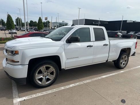 Used 2017 Chevrolet Silverado 1500 Custom w/ Custom Convenience Package RWD image 1