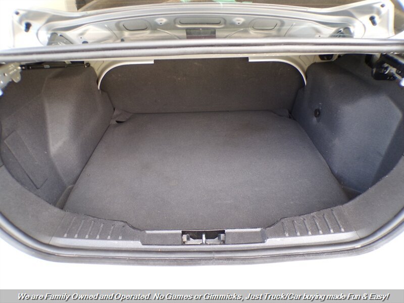 Used 2014 Ford Focus SE FWD image 9