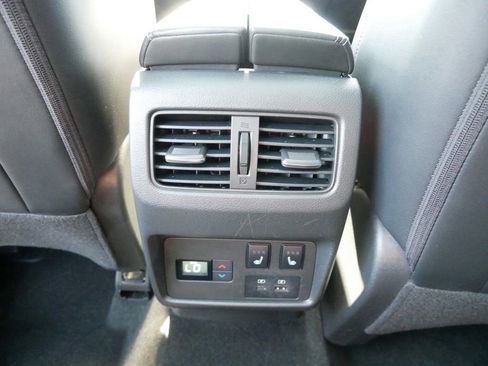 Used 2021 Nissan Rogue Platinum image 14