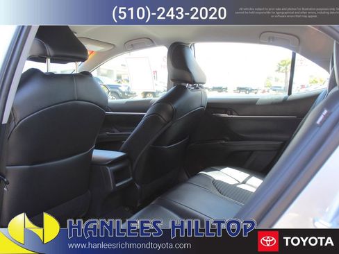 Used 2022 Toyota Camry SE image 13