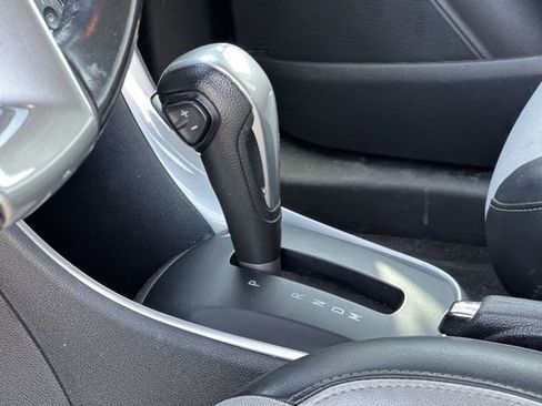 Used 2020 Chevrolet Trax LT w/ LT Convenience Package image 18