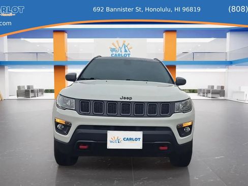 Used 2019 Jeep Cherokee Trailhawk AWD/4WD image 2